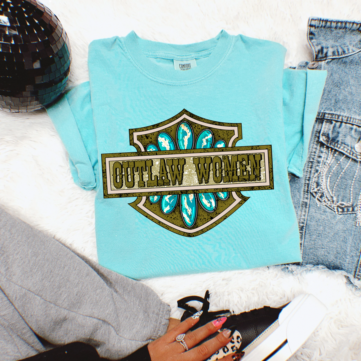 Outlaw Women Tee