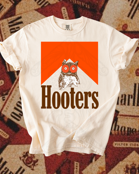 Hooters tee