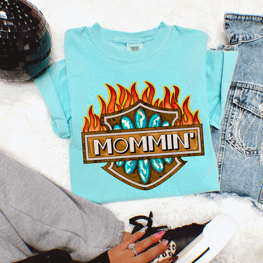 Mommin Tee