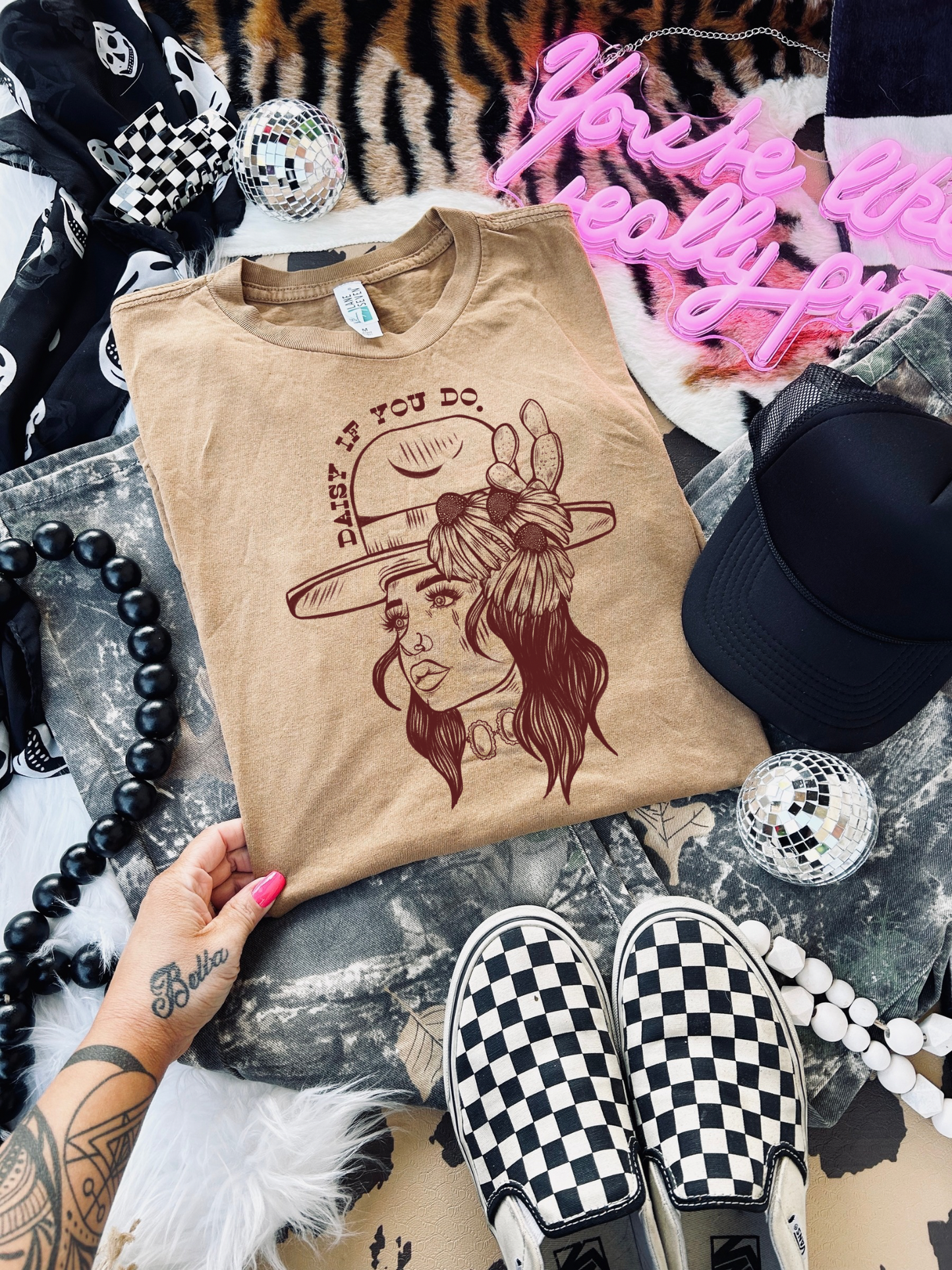 Daisy if you Do sketch Tee
